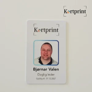 Profesjonelt ID-kort med fargetrykk og personlig design for bedrifter